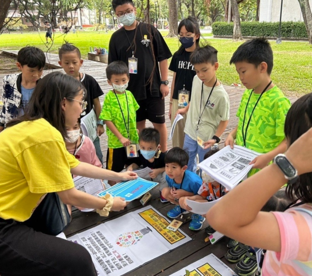 夏令營活動 夏令營推薦 暑期夏令營 夏令營報名 兒童夏令營 孩子社交技巧 如何提升孩子社交能力 孩子交朋友 孩子人際關係 幫助孩子社交 孩子害羞怎麼辦 幫助孩子克服害羞 孩子害羞的解決方法 提升孩子自信心 孩子社交恐懼 家庭教育方法 親子教育 家庭如何幫助孩子成長 家長如何幫助孩子社交 家庭對孩子的影響 遊戲中學習 遊戲提升孩子社交能力 教育遊戲推薦 孩子學習遊戲 遊戲教育 暑假活動推薦 孩子暑假活動 暑假學習計畫 暑假怎麼安排 暑假家庭活動 兒童心理發展 兒童成長階段 兒童發展技巧 如何促進兒童發展 兒童社交發展 教育專家建議 兒童教育專家 專家教養建議 兒童教育文章 教育文章推薦