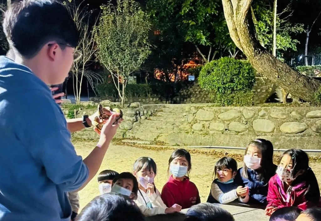 主題夏令營推薦 夏令營動物主題 兒童動物體驗活動 夏令營增進孩子動物認識 兒童生態教育活動 家長引導孩子愛護動物 夏令營親子活動推薦 感受動物魅力的夏令營 孩子學習動物保護 家庭夏令營動物互動