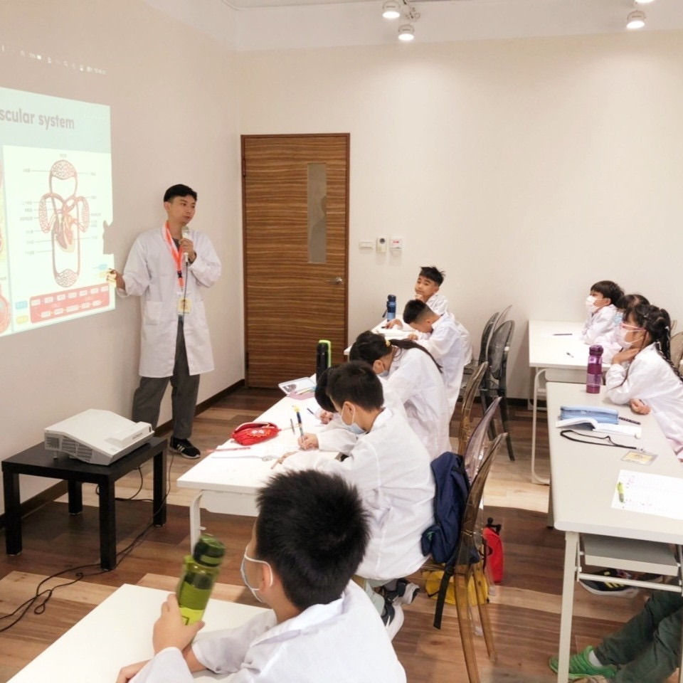 小小醫學營
兒童醫學體驗營
台北夏令營
桃園兒童活動
台中三日營
醫學夏令營
兒童醫療保健課程
模擬病人開刀
兒童醫學課程
醫生職責課程
解剖實驗營
藥物使用課程
兒童暑假活動
醫學知識營
小小醫生營隊