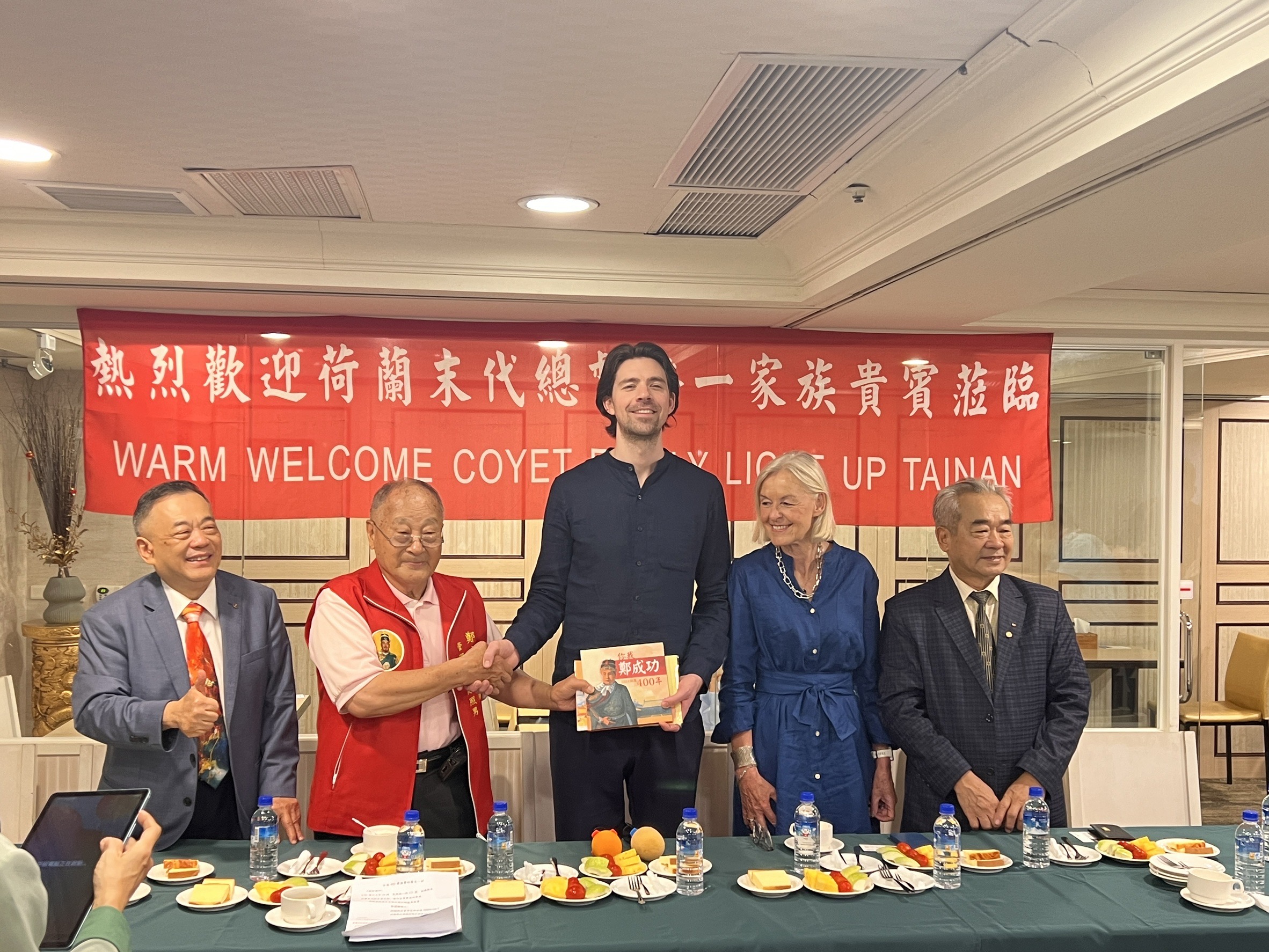 【台南400】台灣末代總督後代來台致謝鄭成功，台南飯店招待養生足蒸，體驗台南文化