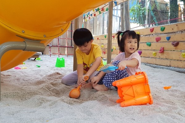 台南貨櫃公園 台南親子遊樂園 親子遊樂設施 台南家庭活動推薦 滑草場地 台南卡丁車 彩虹岩牆 台南快閃玩法 親子冒險樂園 台南親子半日遊 親子鍛鍊活動 台南兒童遊樂園 台南暑假親子行程 台南探險公園