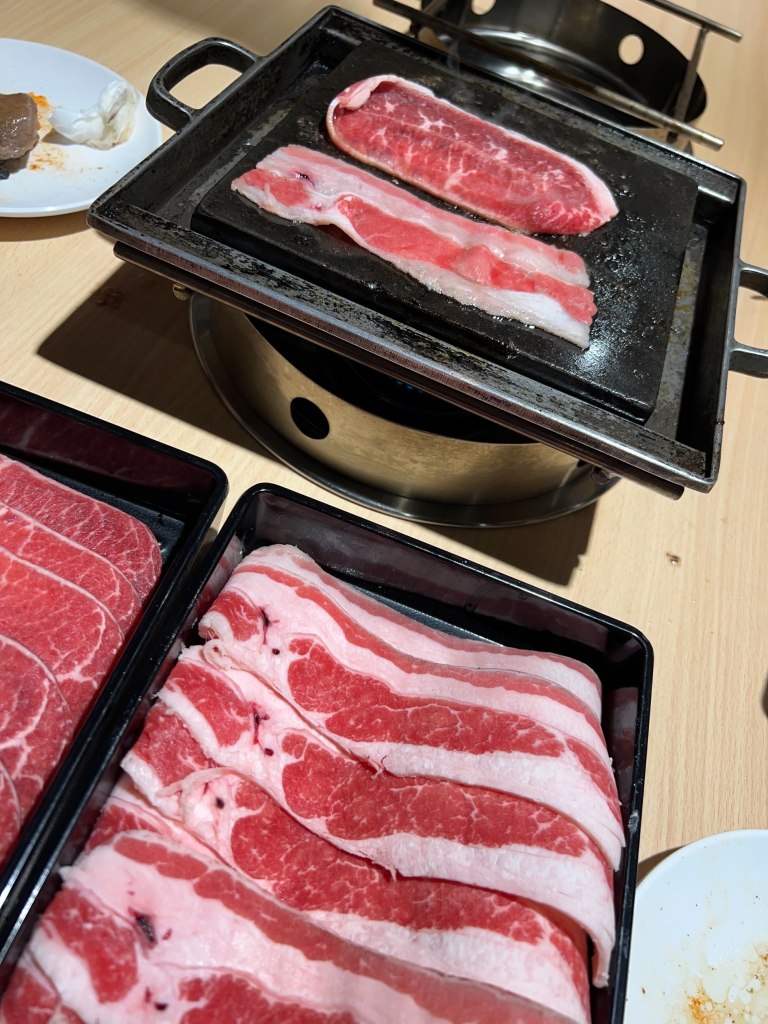 竹北燒肉吃到飽推薦：食在燒的美味岩燒體驗攻略