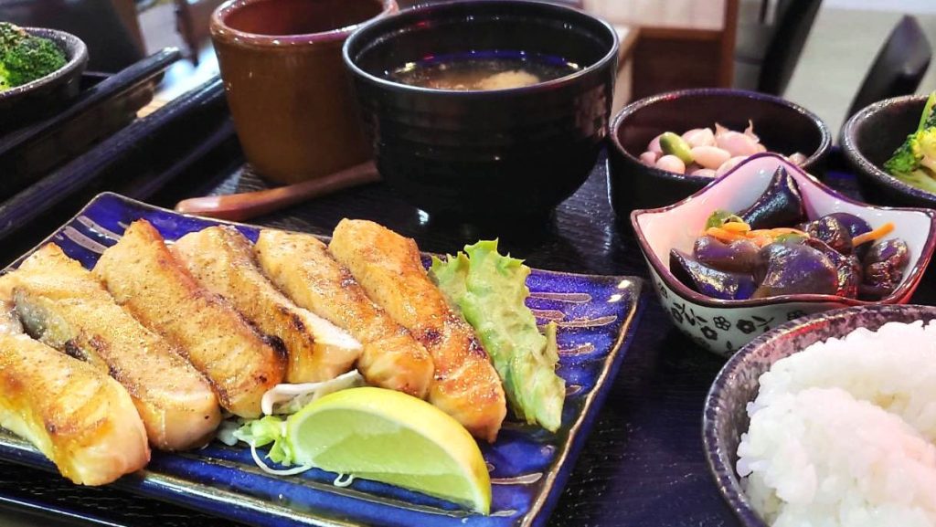 藤田屋燒烤鮭魚肚定食