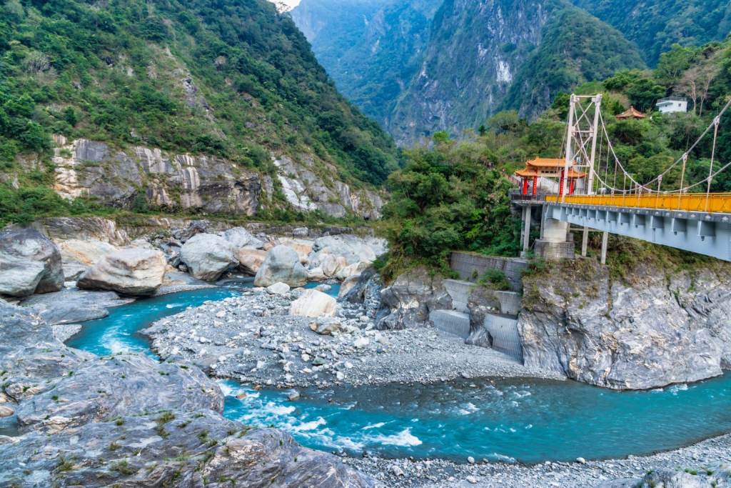 2024 台灣旅遊景點排名｜從阿里山到日月潭的絕美景點推薦