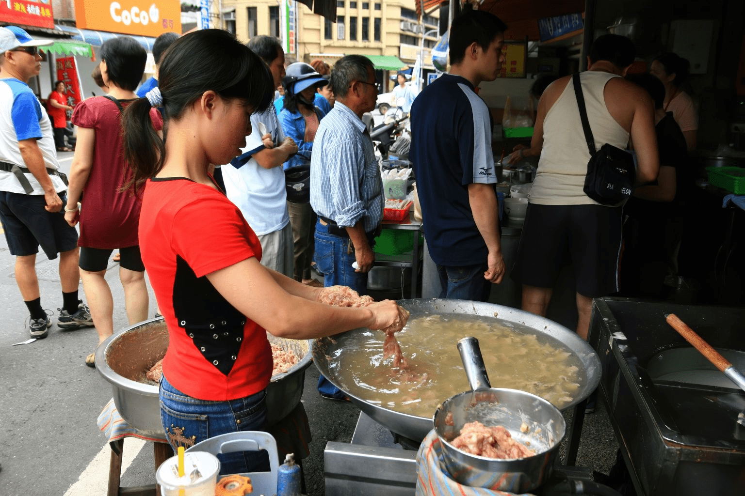 台灣最值得去的地方：羅東夜市美食指南，十大不可錯過