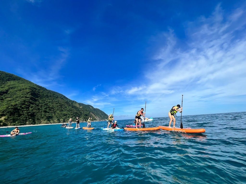 宜蘭景點海上活動推薦：SUP立槳、衝浪與溯溪一日遊