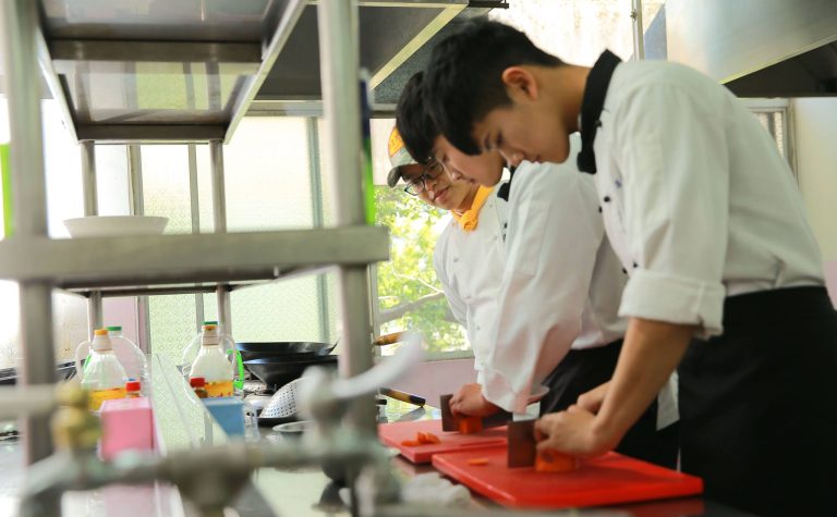 【2025】王品集團店長專班報名指南：餐飲管理的最佳跳板！