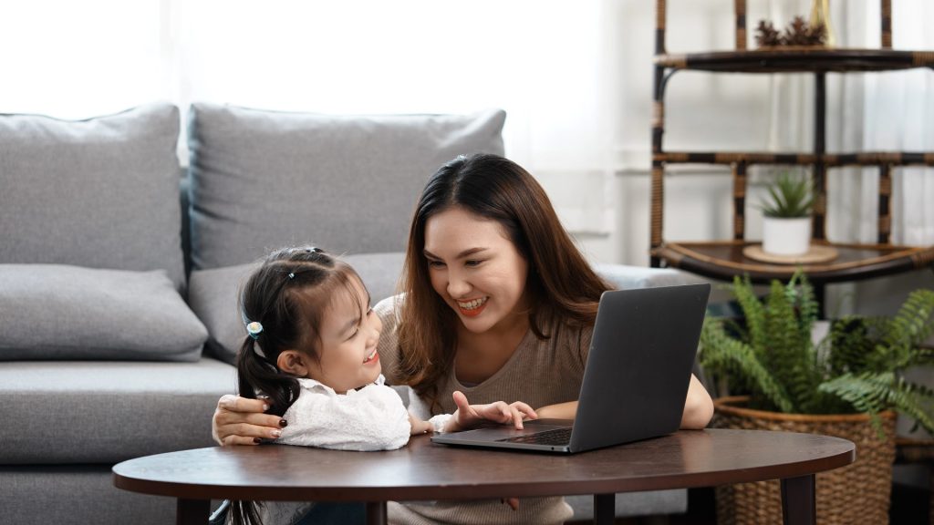 家長如何在家輔助孩子學習雙語？