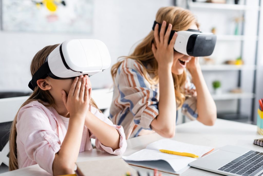  用 VR 重構抽象學科，讓知識有場景、有空間
