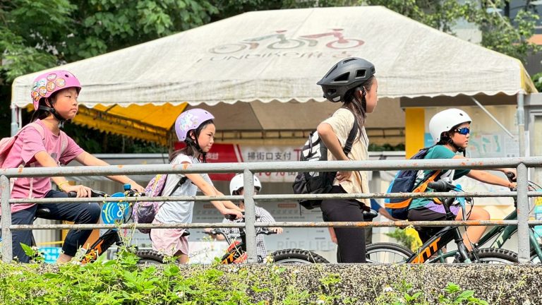 國小補習班不只寫作業！5個關鍵選項幫你挑出孩子的快樂學習地