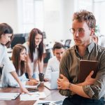 為何年輕人不想當主管？職場世代差異正在改變工作文化